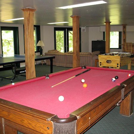 Highland Lake Inn & Resort - Flat Rock Extérieur photo