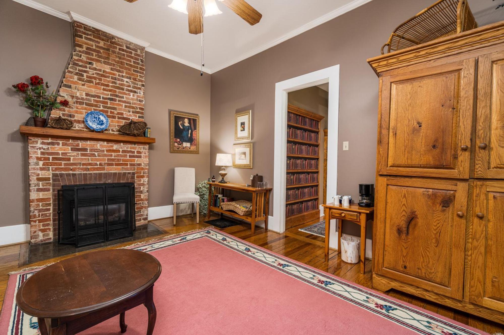 Highland Lake Inn & Resort - Flat Rock Extérieur photo
