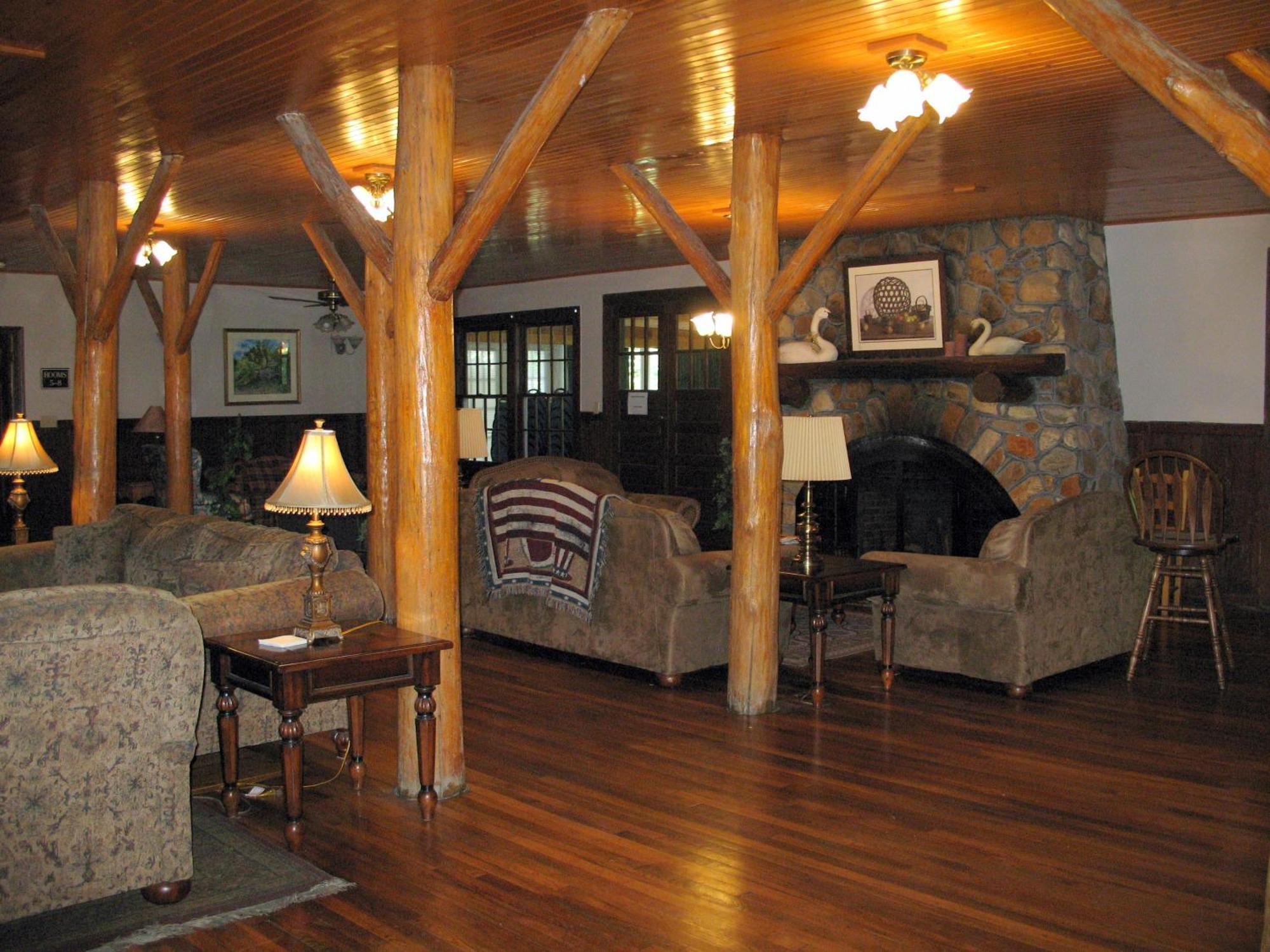 Highland Lake Inn & Resort - Flat Rock Extérieur photo
