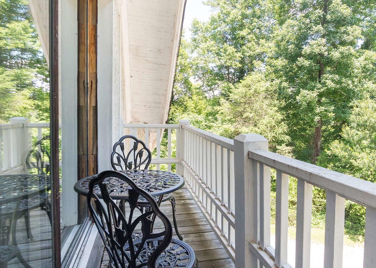 Highland Lake Inn & Resort - Flat Rock Extérieur photo