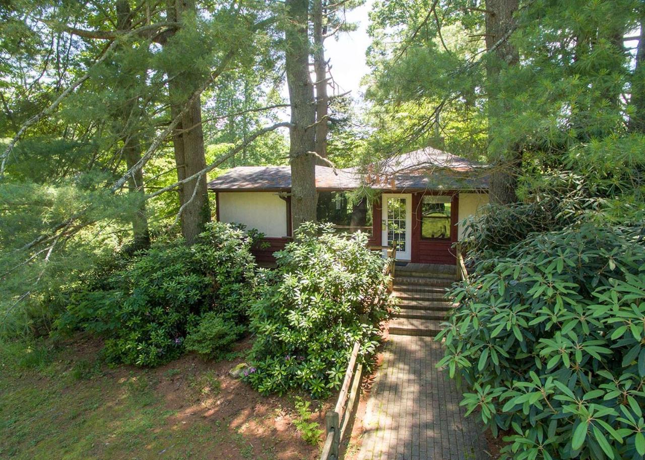 Highland Lake Inn & Resort - Flat Rock Extérieur photo
