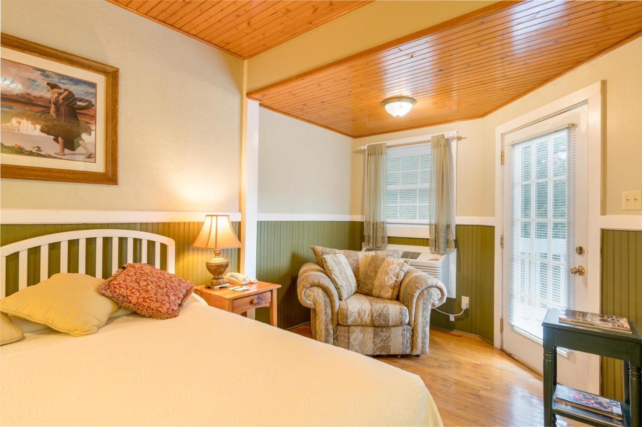 Highland Lake Inn & Resort - Flat Rock Extérieur photo