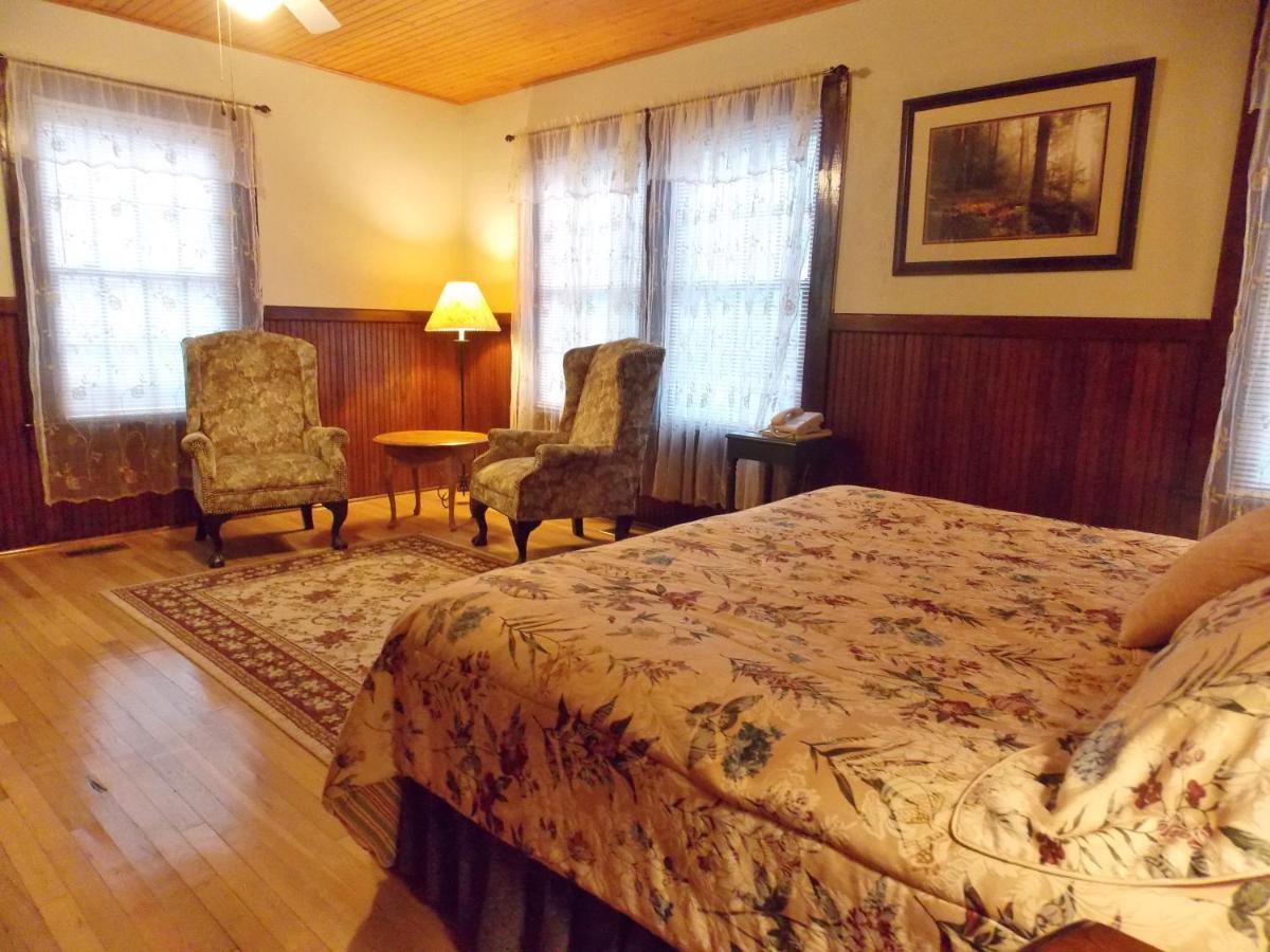 Highland Lake Inn & Resort - Flat Rock Extérieur photo