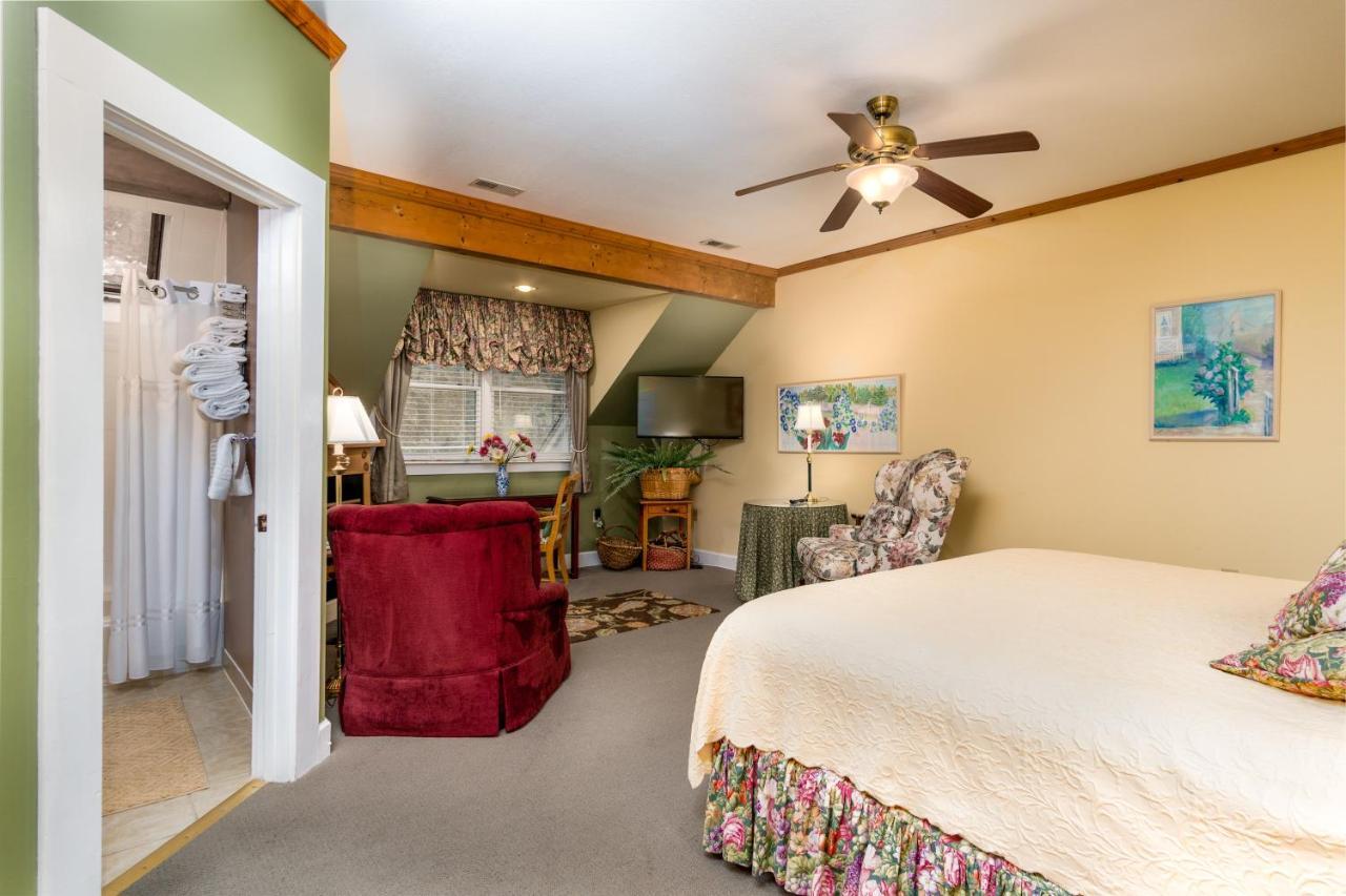Highland Lake Inn & Resort - Flat Rock Extérieur photo